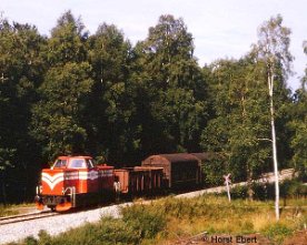 044833_gds_l2 Nach Gilleleje und Tisvildeleje führen die beiden Zweige der Gribskovbanen (GDS), deren Güterzug hier am 12.09.1985 mit L 2 südlich des...
