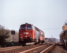 065731_mz_harrislee.1280 Auf nach Dänemark! Am 22.04.1990 kommen noch dänische Triebfahrzeuge wie MZ 1413 nach Flensburg, die hier mit dem kurzen P 4381 auf dem Rückweg...