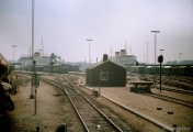 Bei der Einfahrt des Zuges in den F�hrbahnhof Nyborg liegen links "Prinsesse Benedikte" og rechts die "Fyn". : D�nemark, DNK, Nyborg