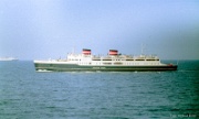 Begegnung mit der "Dronning Ingrid" von 1951 (1979 umgetauft zur "Sj�lland" und bis 1984 eingesetzt). Links im Hintergrund d�rfte die Autof�hre "Arveprins Knud" (1963-1997) zu sehen sein. : D�nemark, DNK