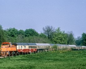 042333_vkp_v103_trensahl.1280 Mit ernstzunehmenden Zuglängen hatte es die V 103 an Wochenenden aufzunehmen, wenn in Vor- und Nachsaison freitags und sonntags jeweils ein Sonderzugpaar...