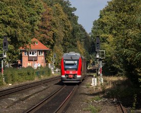 20141012-HE-001 DB 648 457 und ein weiterer 648 als RB 21718 nach Neustadt in Bad Schwartau. Jenseits der Überleitstelle verzweigen sich die Strecken nach Eutin und Neustadt....