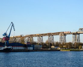 20130428-028 DK-RSC EG mit EZ 44737 (Malmö - Maschen) auf der Rendsburger Hochbrücke