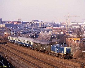 Kiel Den Kieler Bahnbetrieb bestimmten in den 80er Jahren nicht nur die Deutsche Bundesbahn, sondern bis 1985 auch noch die...
