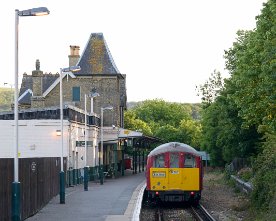 _HE13900.1280 483 006 in Shanklin, dem heutigen Endpunkt der verbliebenen Strecke, die früher bis Ventnor führte.