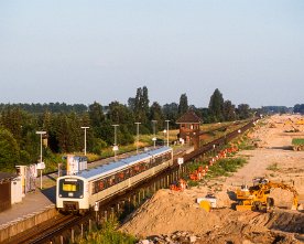 071418_472_billwerder Billwerder-Moorfleet im Juli 1991 mit 472 058: Die Bauarbeiten für den Umschlagbahnhof haben begonnen. Der Bahnsteig ist heute halbiert und die S-Bahn in...