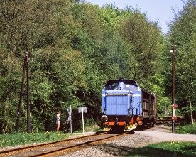 042603_hvb1.1280 Von hier ist Lok 1 im maigrünen Projensdorfer Gehölz nach Suchsdorf unterwegs (21.05.85).