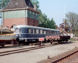 21161 SVT06 106 nach US-Diensten 1963 ausgemustert und seit 1965 hier am Bf. Lübeck-Travemünde Hafen beim EHSFV (Eisenbahner-Hochsee-Fischer-Verein)