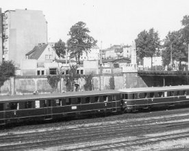 DB5016_VT_Lbk.pap.1024 VT33 als Zubringer zur neuen Fährverbindung nach Gedser, Dt923 Hamburg - Großenbrode, bei Ausfahrt aus Lübeck Hbf