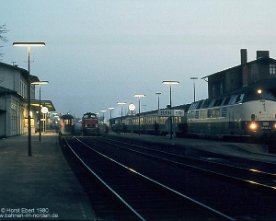 013333_221eutin 221 146 am 22.2.1980 mit E 3180 - in diesem Umlauf waren damals oft die letzten Lübecker 221 unterwegs, nachdem sie ihre Leistungen auf der Vogelfluglinie 1978...