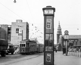 ha252.web Straßenbahn-Haltestelle am Hbf mit V2U2 3004 und Z3B auf Linie 33 nach Rönneburg