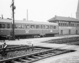 01527_akn von der Bergedorf-Geesthachter Eisenbahn stammender Esslinger-VT der AKN bei der Ausfahrt aus Neumünster