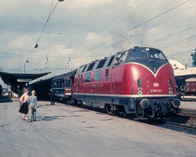 i3_v200047_treuchtlingen V200 047 mit F56 "Blauer Enzian" in Treuchtlingen