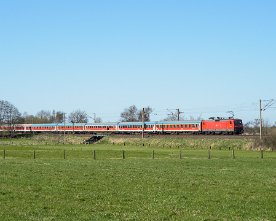 20130501-017.1280 DB 112 145 mit RE 21070 Hamburg - Flensburg überquert die Sorge bei Alt Duvenstedt