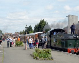 20130602-015 GWR 7812 "Erlestoke Manor" in Kidderminster (Severn Valley Railway)