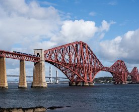 20150507-HE-051.1280 ScotRail Class 170 als 2K02 08.21 Glenrothes with Thornton - Edinburgh auf der Forth Bridge