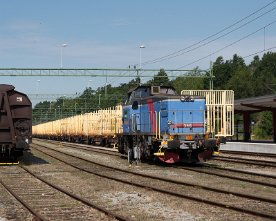 _HE10041 Karlshamn wird auch von der Blekinge Kustbana bedient, die 1954-57 auf Normalspur umgebaut und bis 2007 elektrifiziert wurde. Während Green Cargo T44 346 ruht...