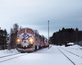 20130316-019 IBAB TMX 104 mit 89407 Östersund - Mora (-Malmö) in Svenstavik